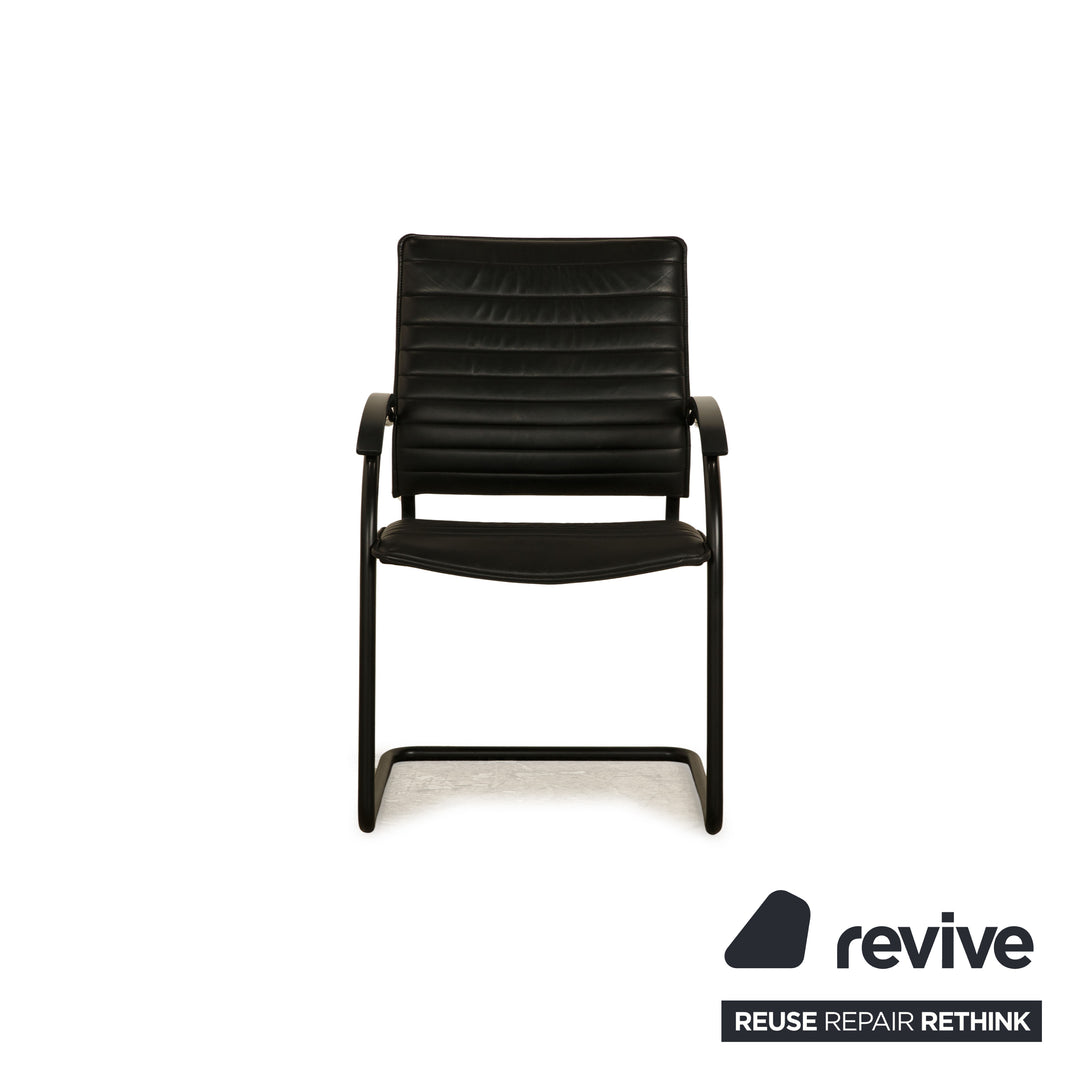 Lot de 4 chaises Thonet S 74 en cuir noir Vintage