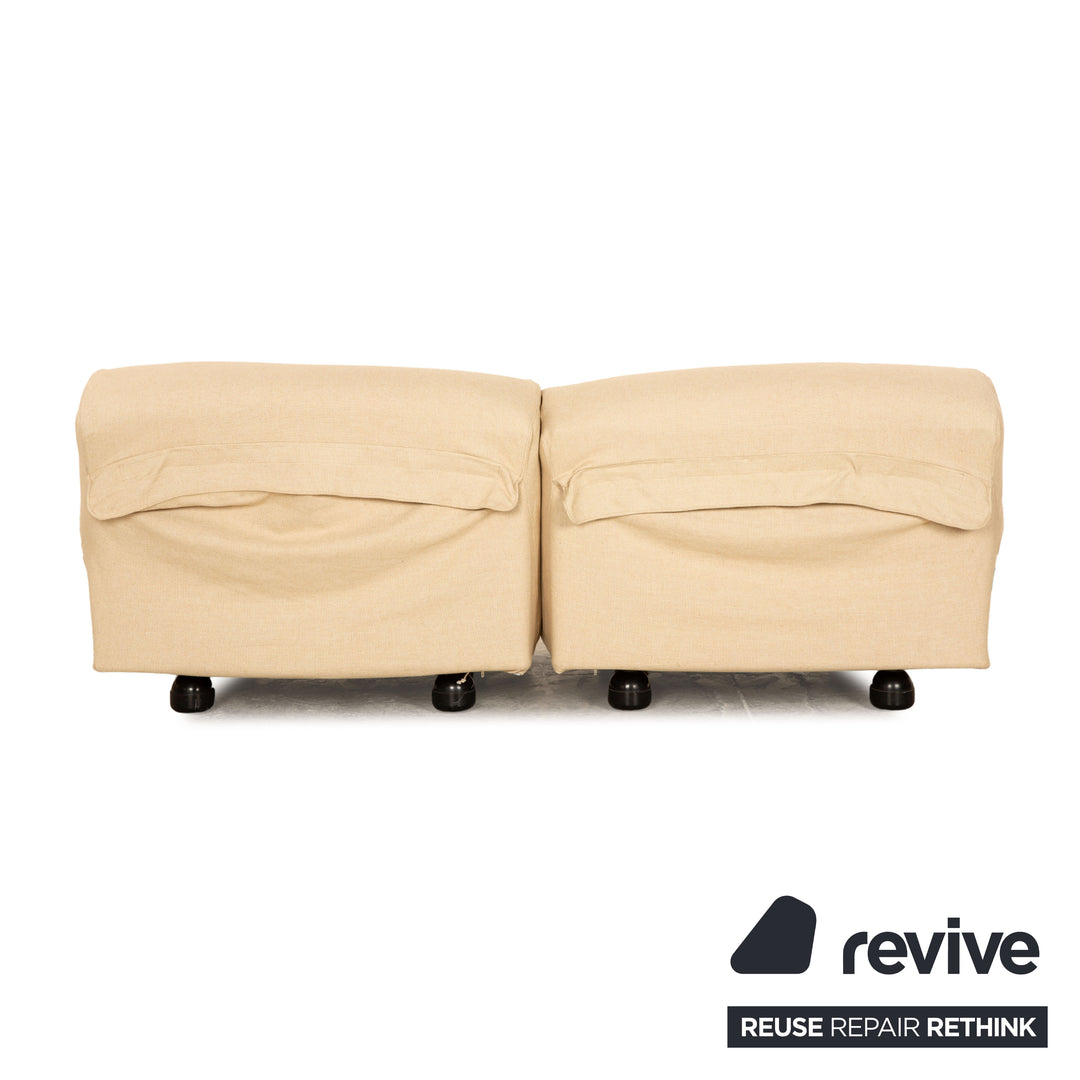 Canapé deux places en tissu crème Cassina Fiandra retapissé
