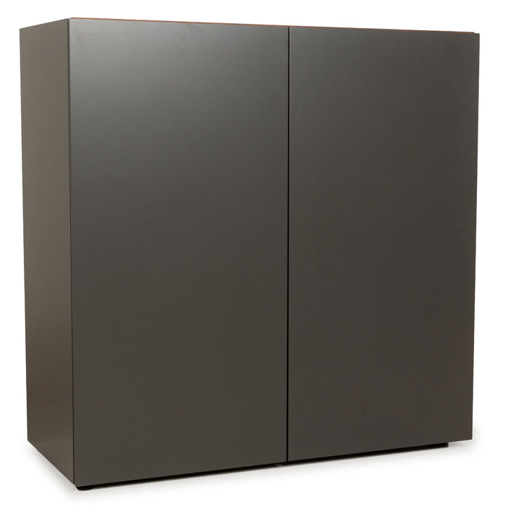 Buffet en bois Rolf Benz Stretto avec portes d'armoire grises