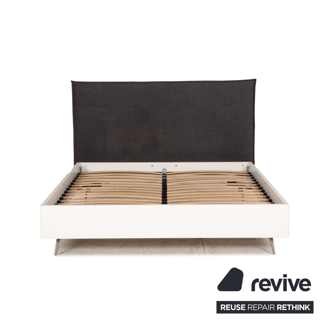 BoConcept Lugano Stoff Bett Grau Doppelbett