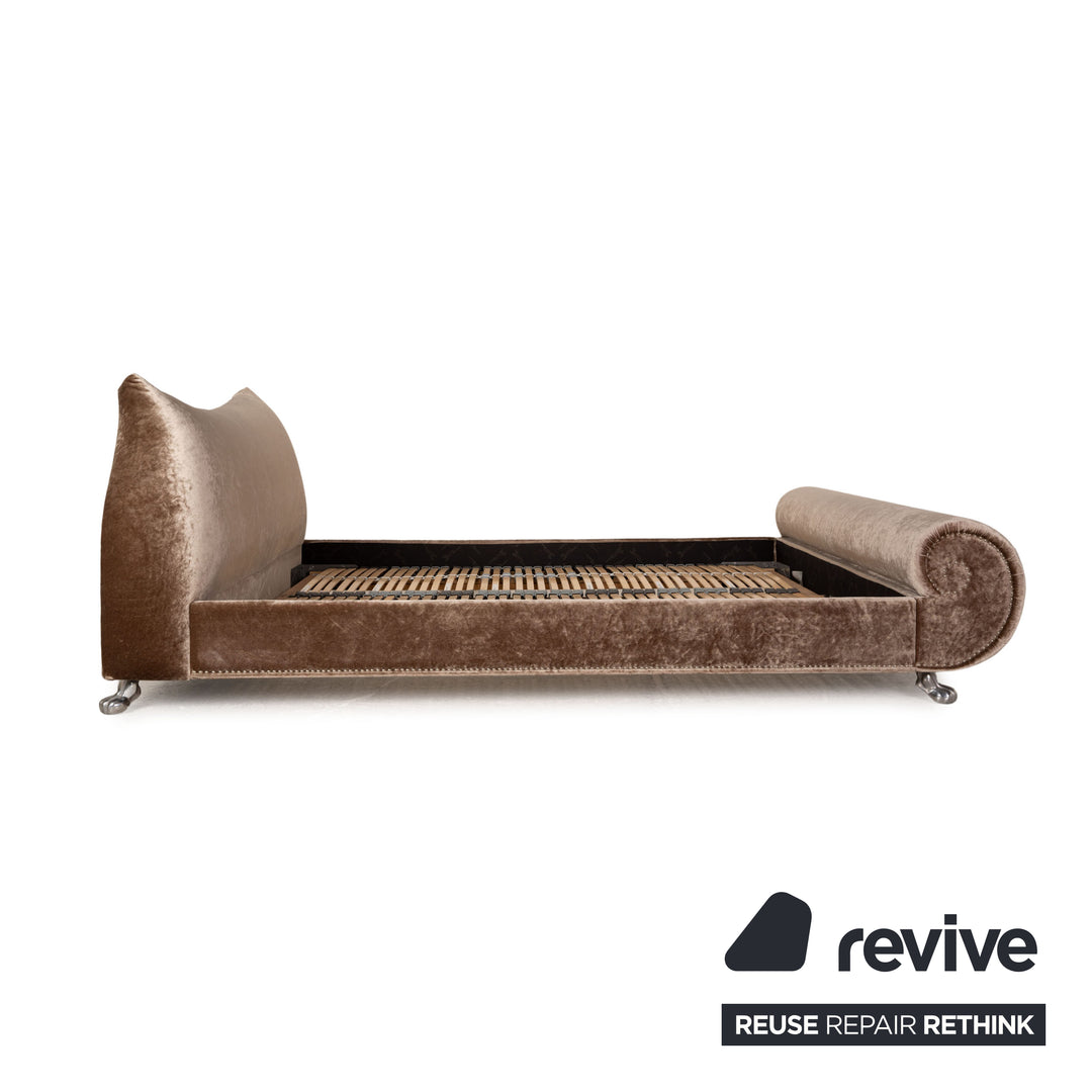 Bretz Gaudi Samt Bett Braun Doppelbett