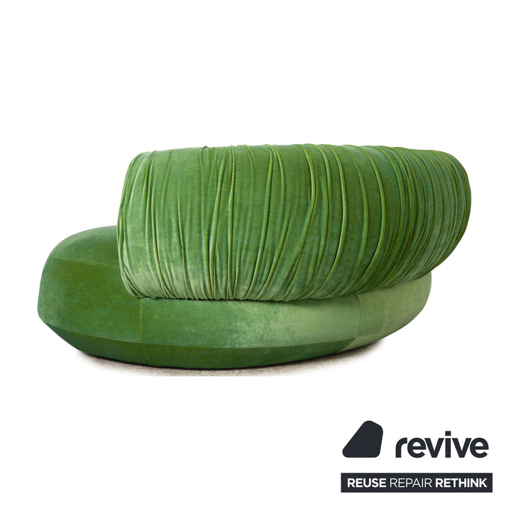 Article d'affichage de canapé vert à quatre places en tissu Bretz Nanami