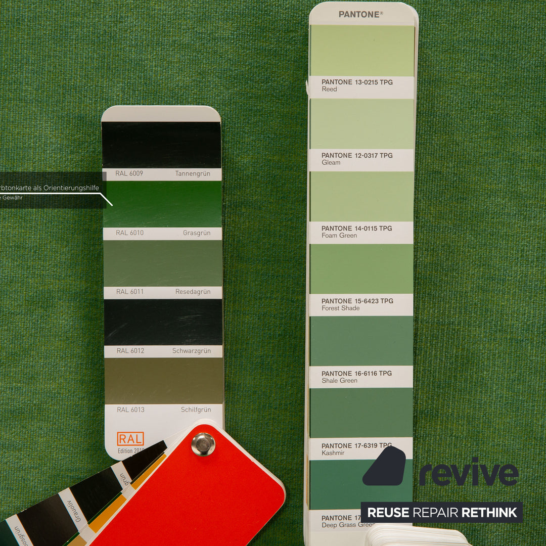 Article d'affichage de canapé vert à quatre places en tissu Bretz Nanami