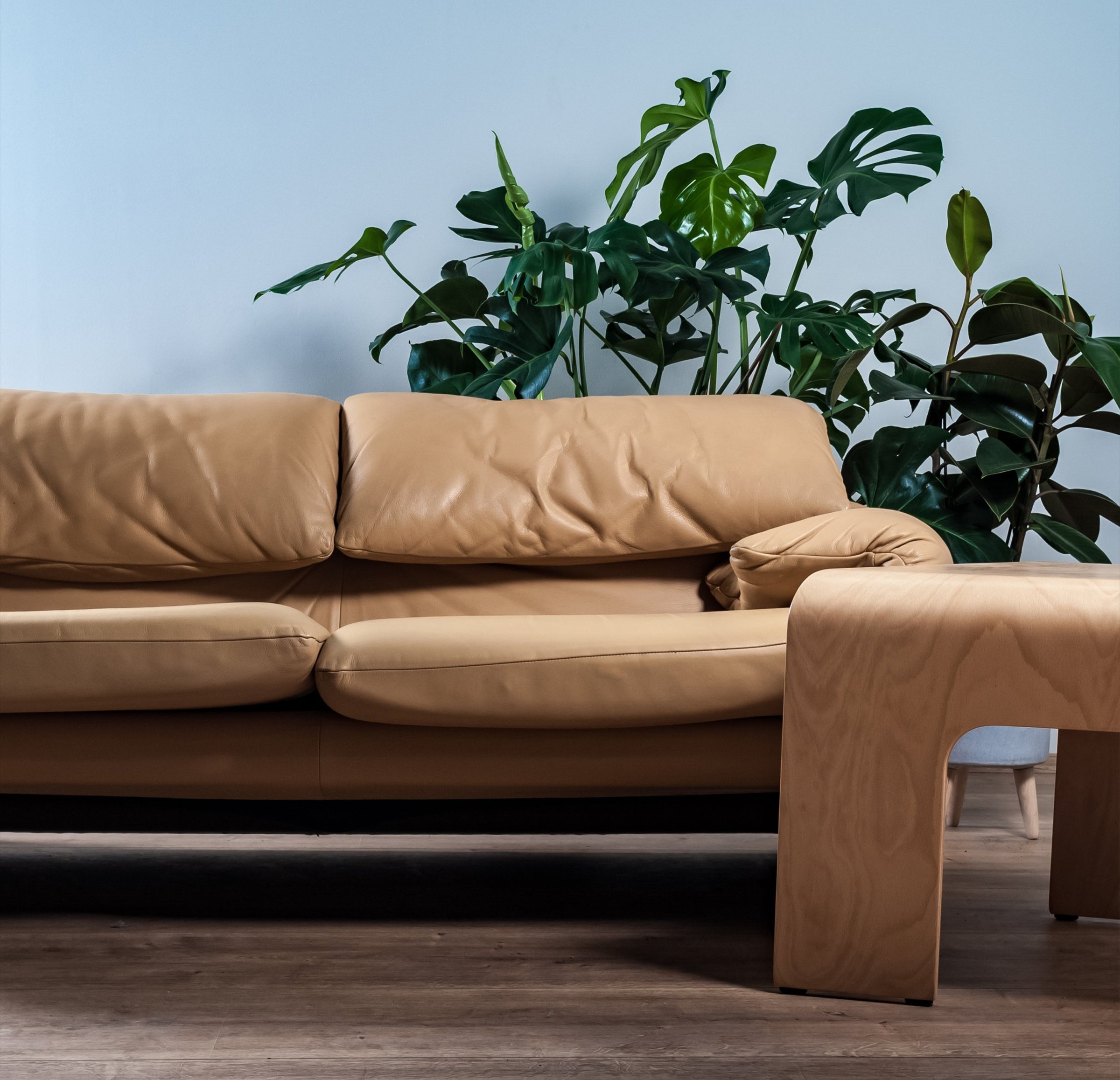 Cassina Maralunga leder sofa, gebrauchte Designermöbel bei Revive in Köln, zweisitzer sofa, sofa zweisitzer, zweisitzer, zweisitzer sofa mit schlaffunktion, zweisitzer schlafsofa, zweisitzer sofa mit relaxfunktion, couch zweisitzer, sofa online kaufen