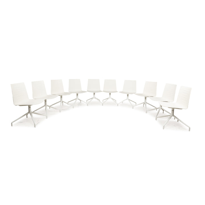 Ensemble de 10 chaises Andreu World en plastique blanc crème avec fonction manuelle