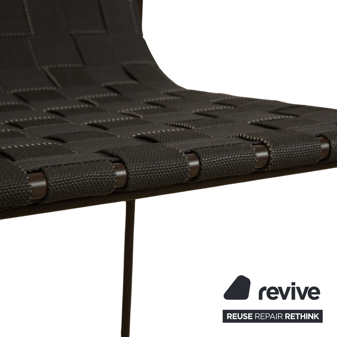 Ensemble de 4 chaises en métal Andreu World Trenza, brun anthracite, avec accoudoirs