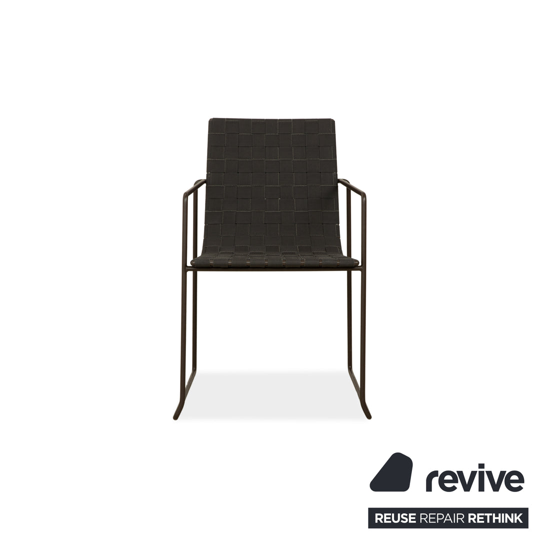 Ensemble de 4 chaises en métal Andreu World Trenza, brun anthracite, avec accoudoirs