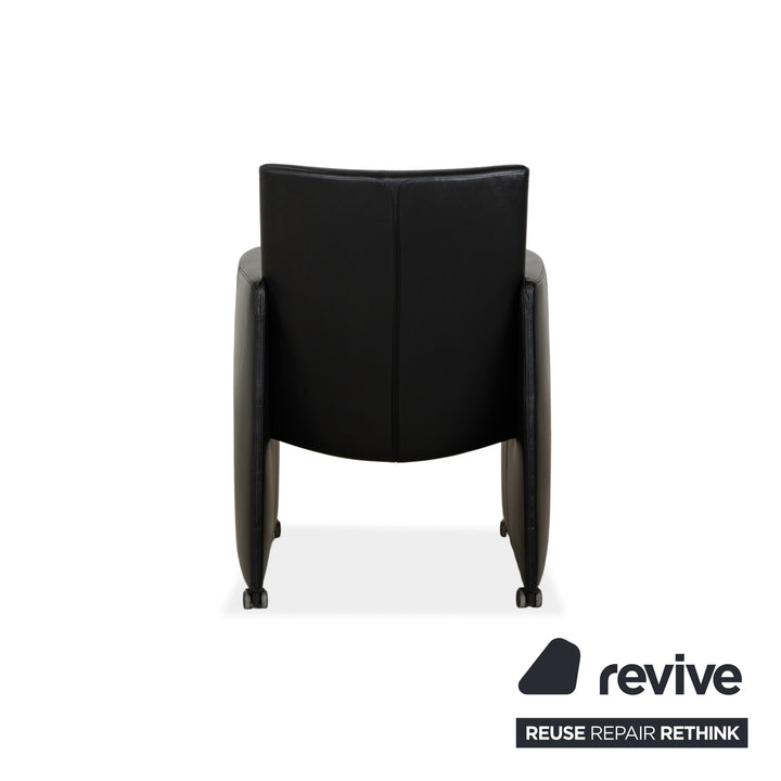 Lot de 4 chaises Artanova en cuir noir avec roulettes