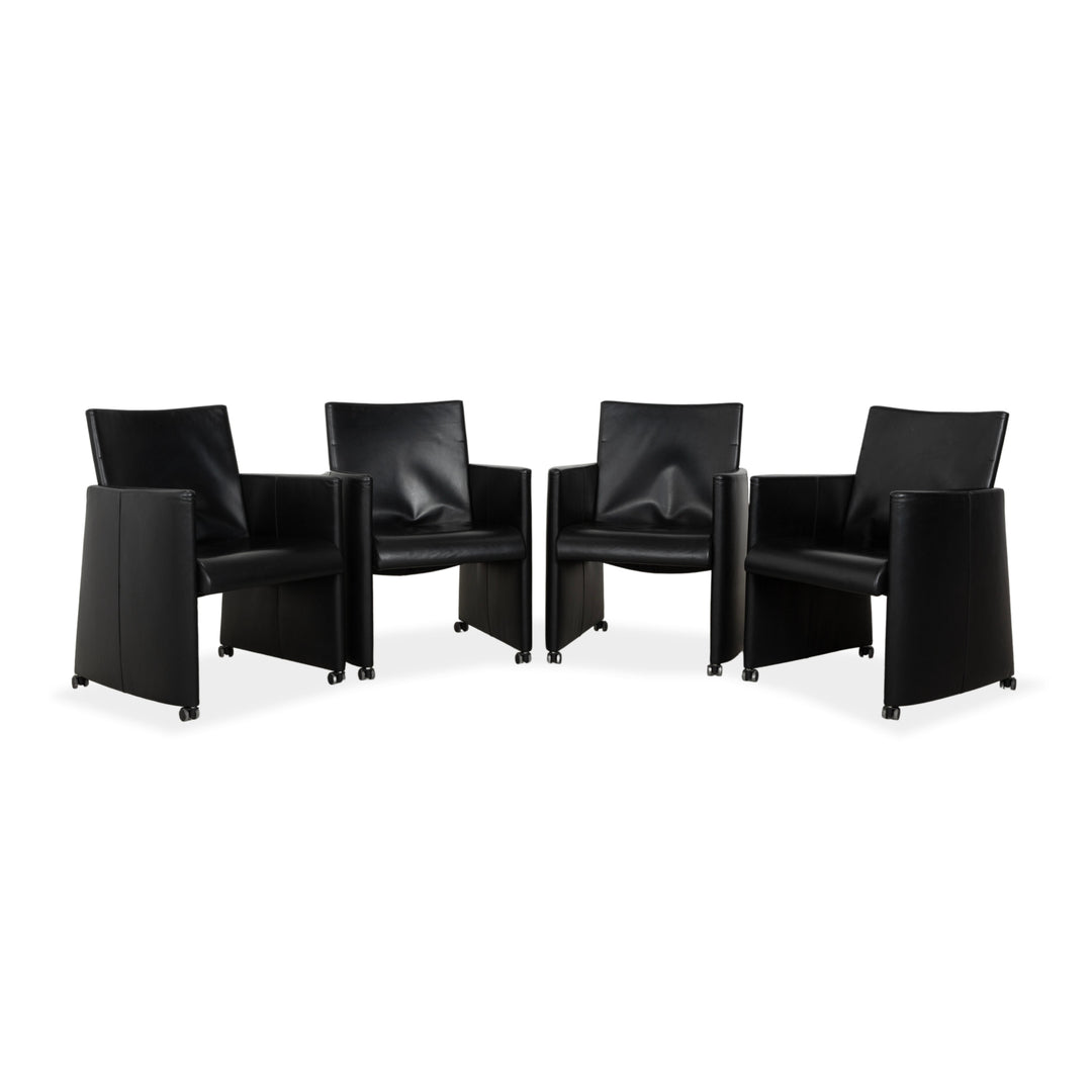 Lot de 4 chaises Artanova en cuir noir avec roulettes