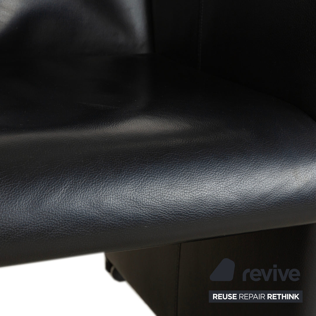 Lot de 4 chaises Artanova en cuir noir avec roulettes