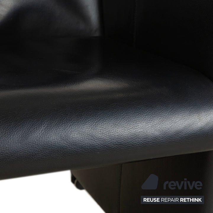 Lot de 4 chaises Artanova en cuir noir avec roulettes