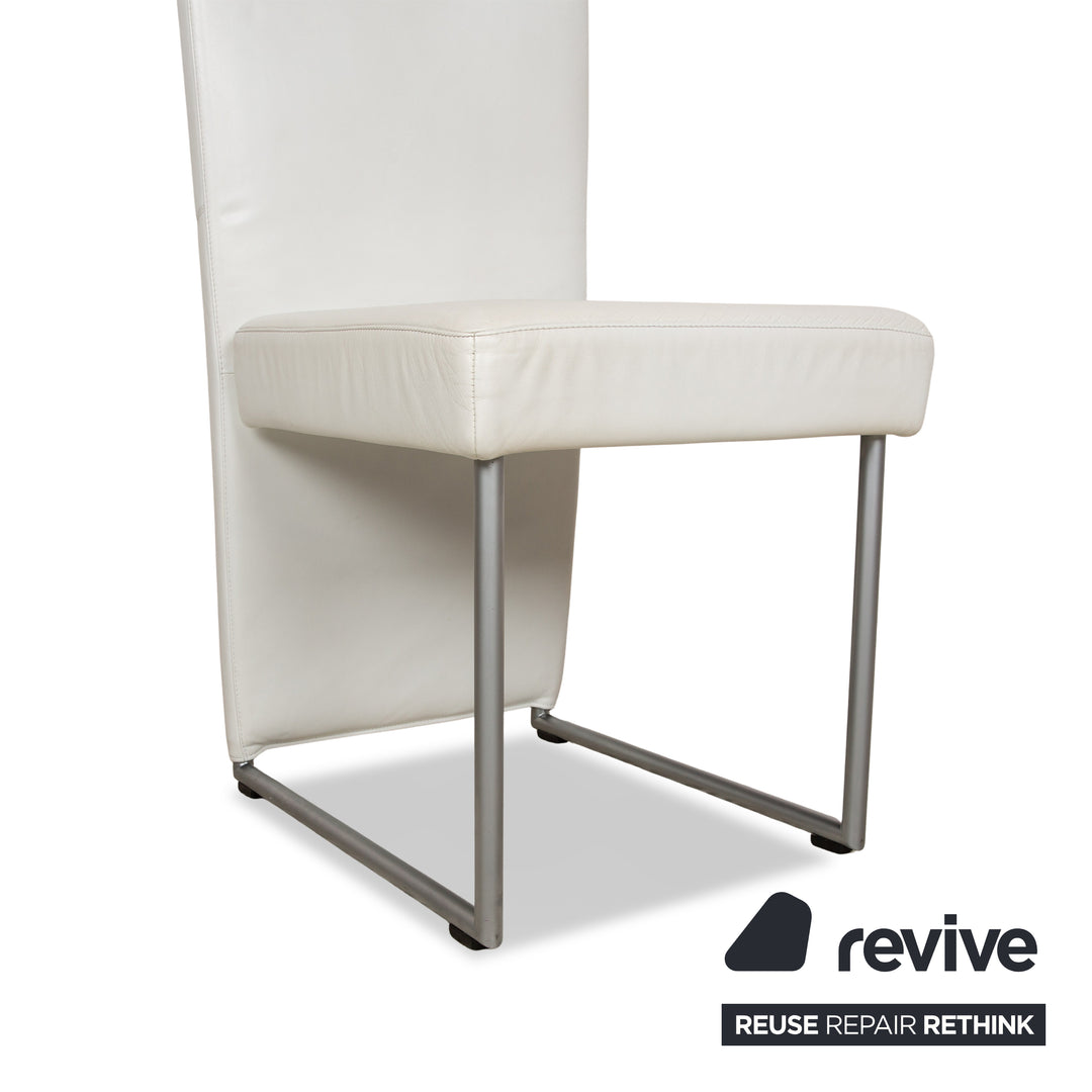 Lot de 4 chaises en cuir Rolf Benz 7400 blanches salle à manger