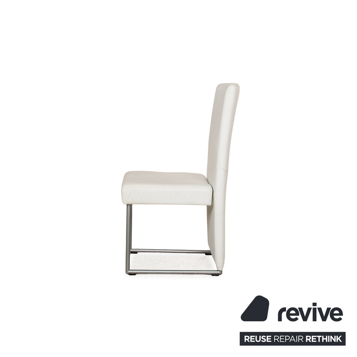 Lot de 4 chaises en cuir Rolf Benz 7400 blanches salle à manger