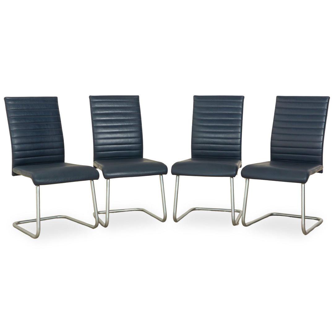 Ensemble de 4 chaises cantilever en cuir Ronald Schmitt, bleu et bleu marine