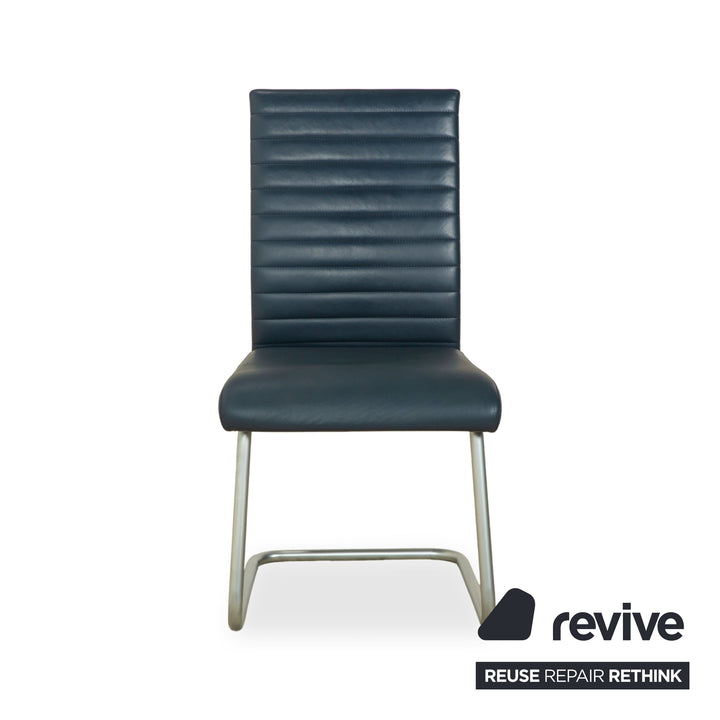 Ensemble de 4 chaises cantilever en cuir Ronald Schmitt, bleu et bleu marine