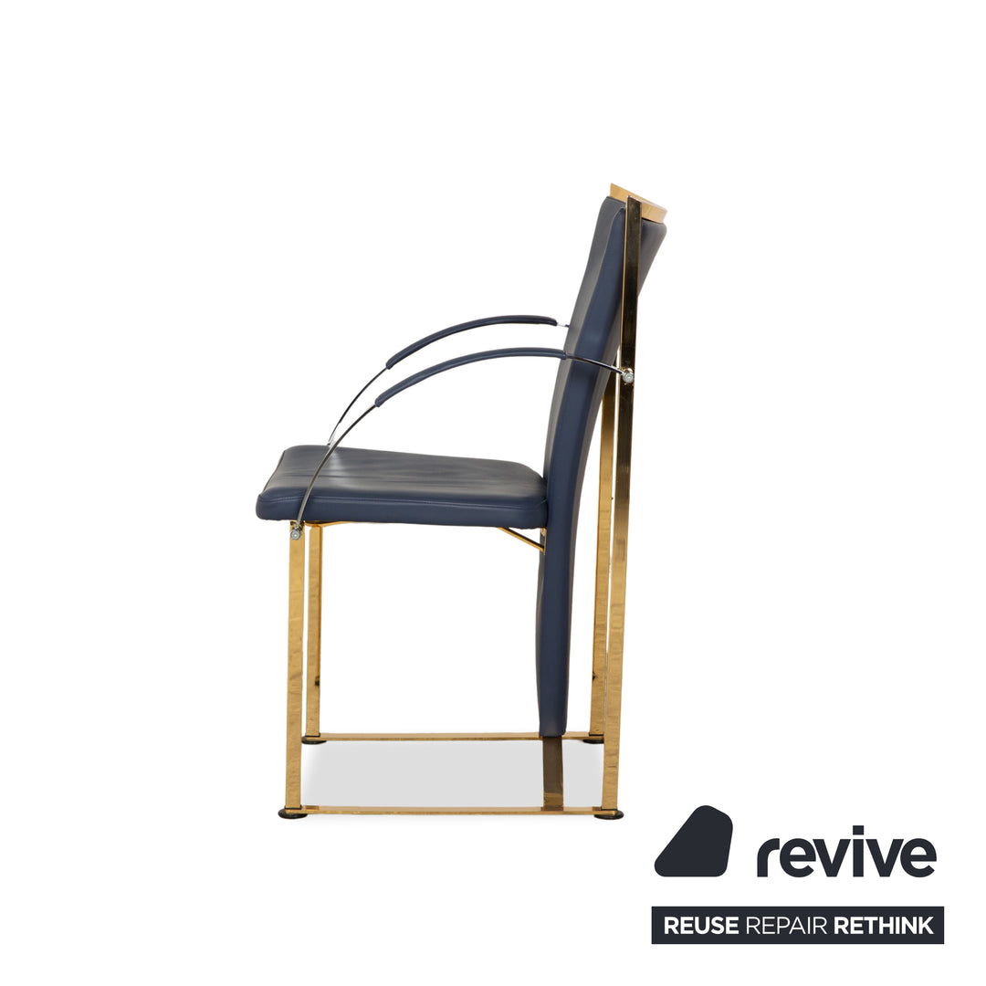 Lot de 4 chaises Ronald Schmitt en cuir bleu métal doré