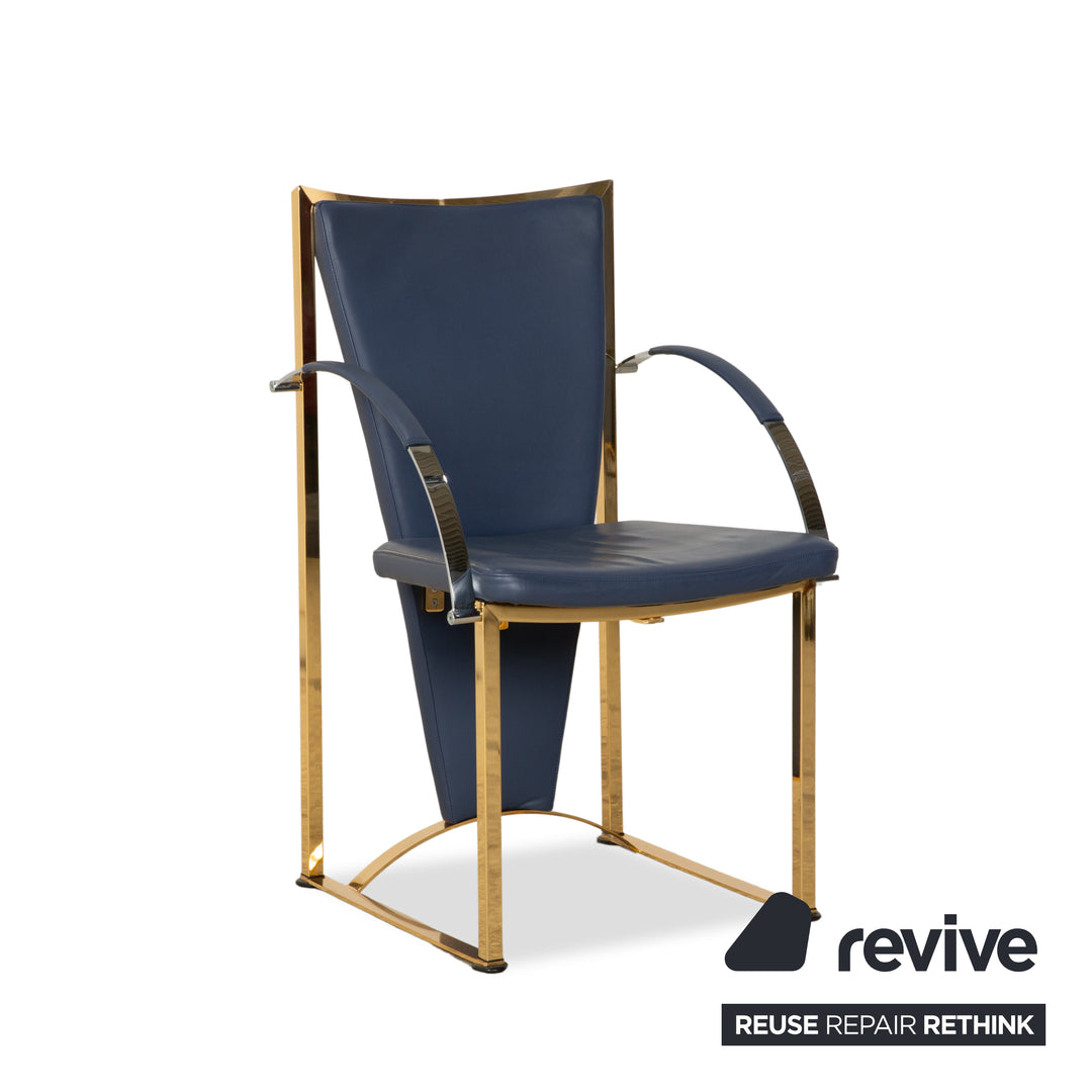 Lot de 4 chaises Ronald Schmitt en cuir bleu métal doré