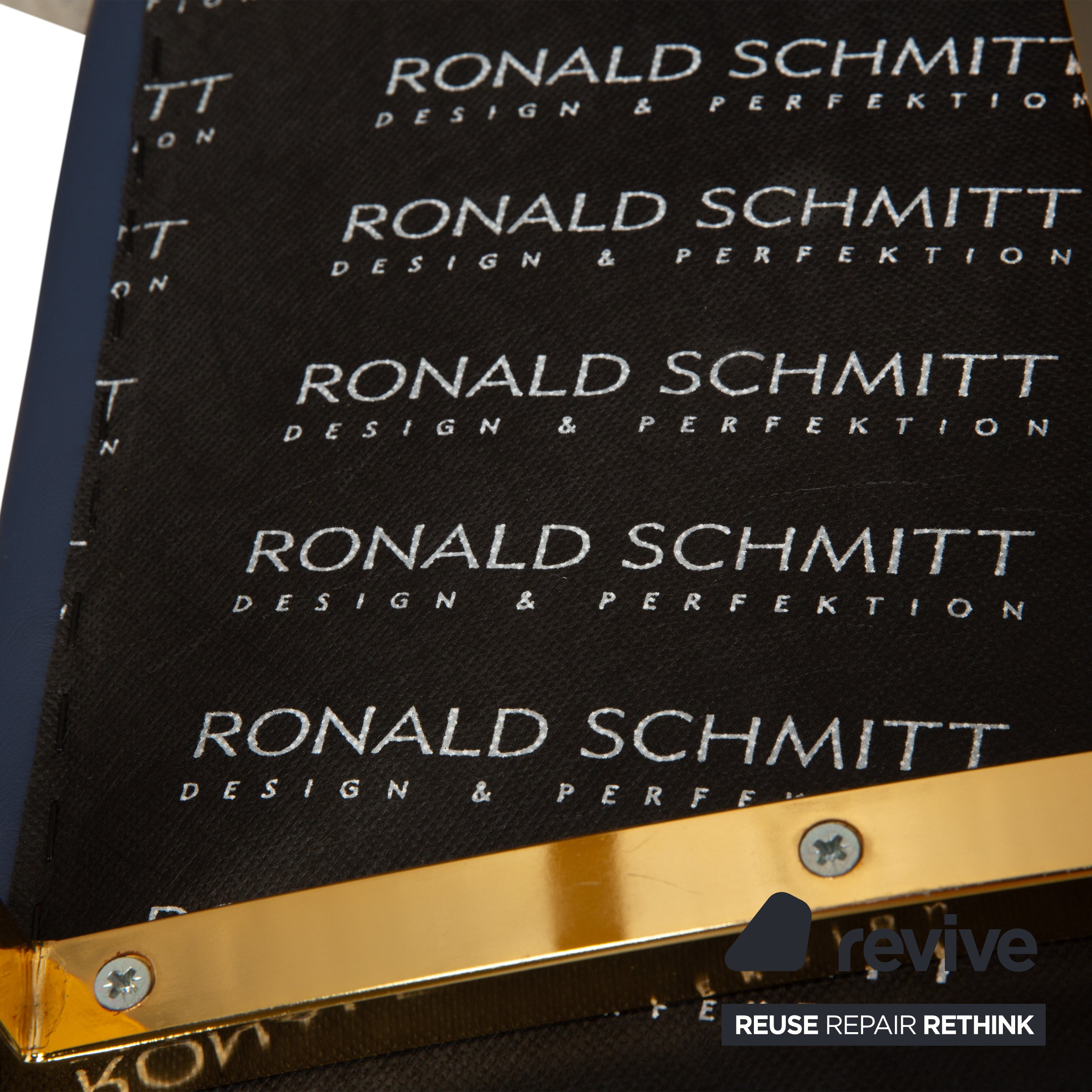 Set of 4 Ronald Schmitt leather chairs blue gold metal
