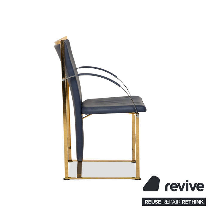 Lot de 4 chaises Ronald Schmitt en cuir bleu métal doré