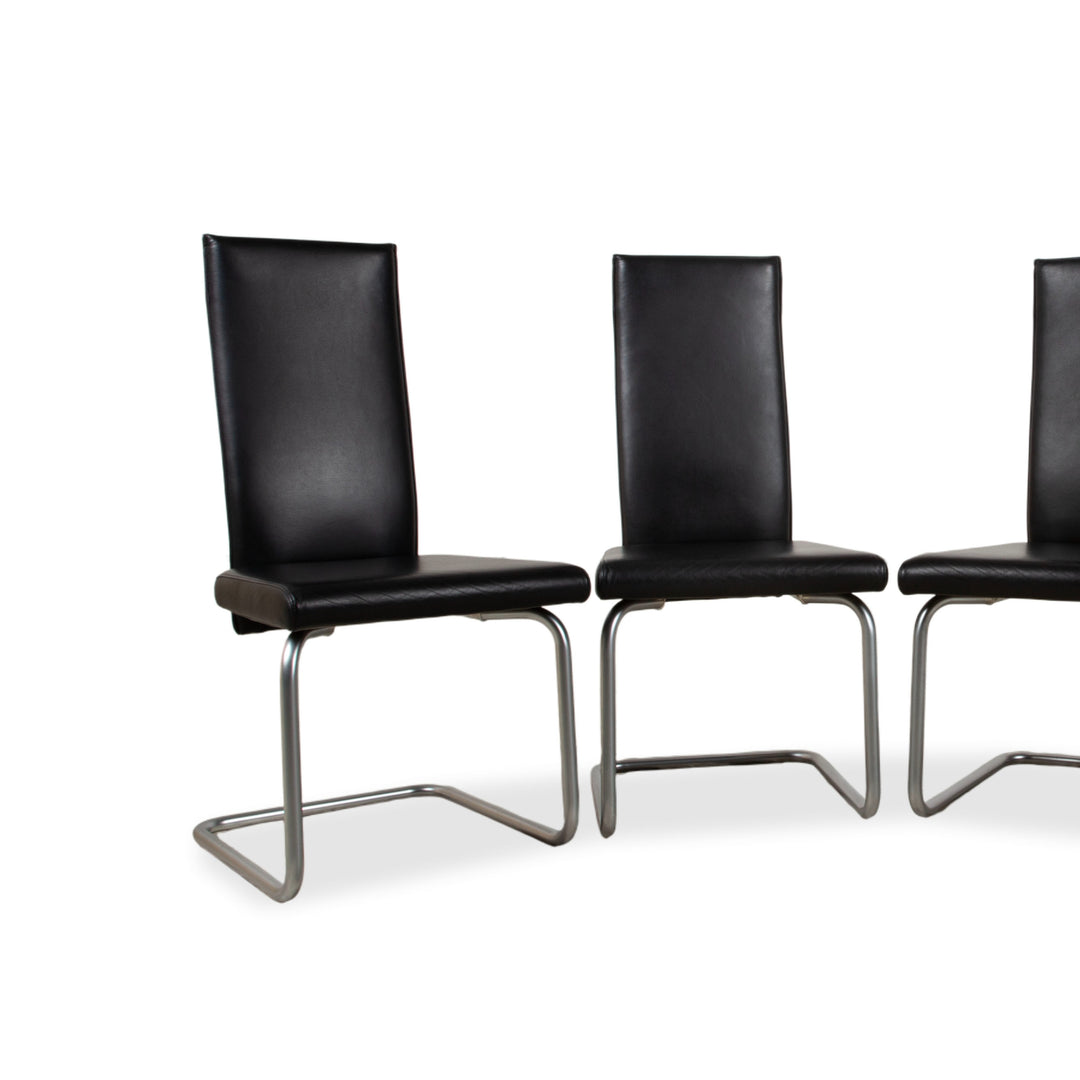 Ensemble de 6 chaises en cuir Ronald Schmitt, finition chrome noir, salle à manger