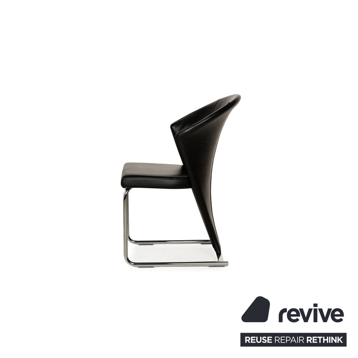 Lot de 4 chaises Ronald Schmitt RST 34 en cuir noir