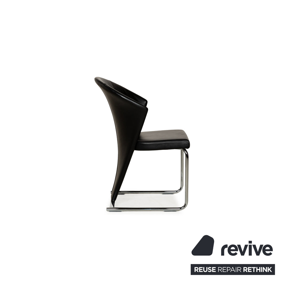 Lot de 4 chaises Ronald Schmitt RST 34 en cuir noir