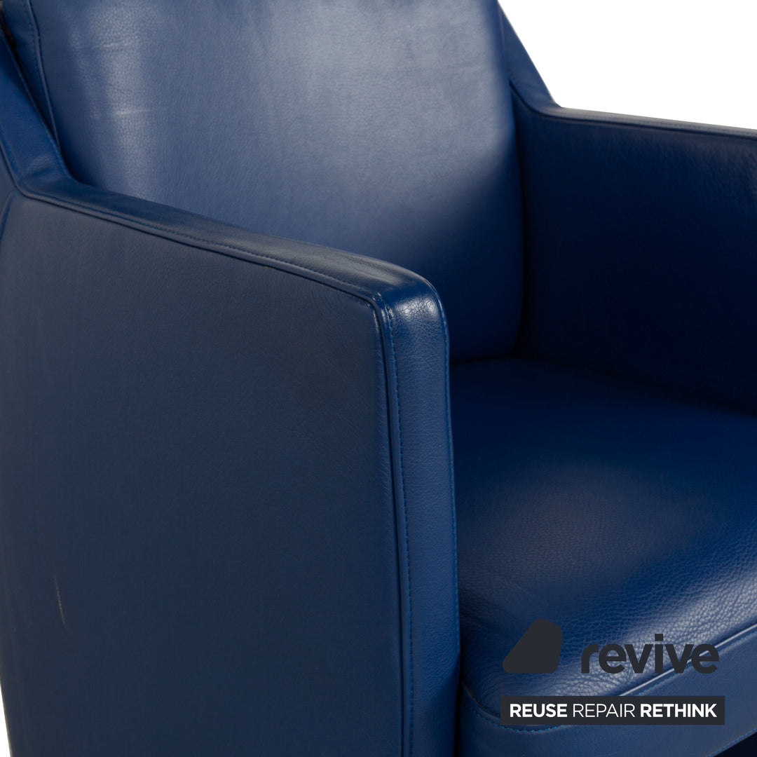 Ensemble de 4 fauteuils en cuir Rolf Benz avec roulettes bleues