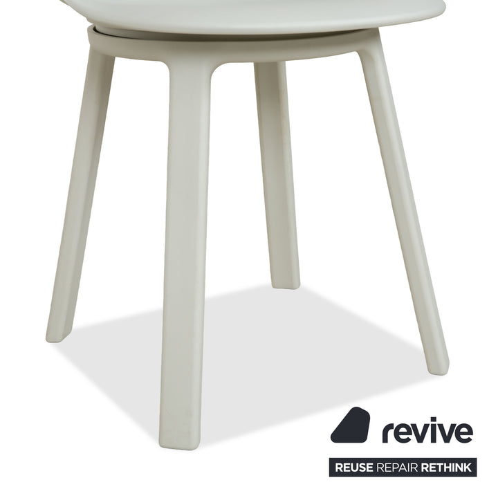 Lot de 4 chaises pivotantes Varier Social Turn Winter White en plastique blanc par Snøhetta