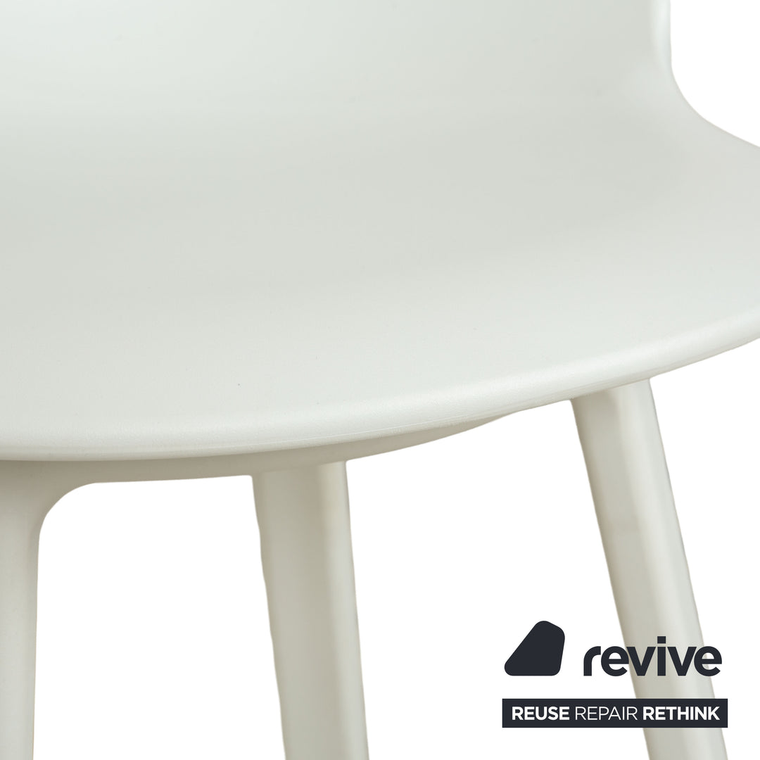 Lot de 4 chaises pivotantes Varier Social Turn Winter White en plastique blanc par Snøhetta