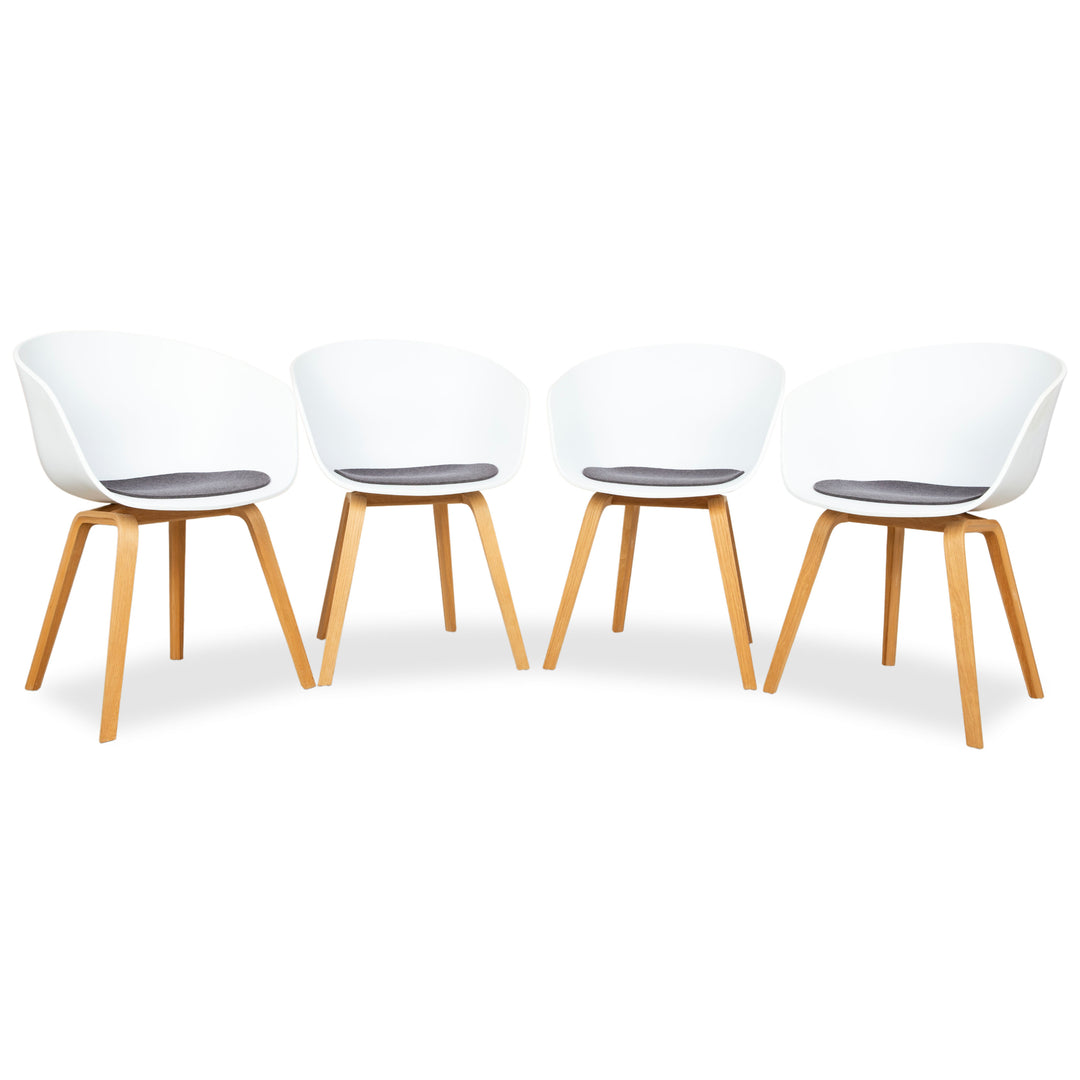 Juego de 4 sillas HAY About A Chair AAC 22 de plástico, blancas y marrones, con patas de madera