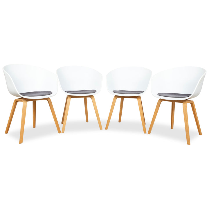Juego de 4 sillas HAY About A Chair AAC 22 de plástico, blancas y marrones, con patas de madera