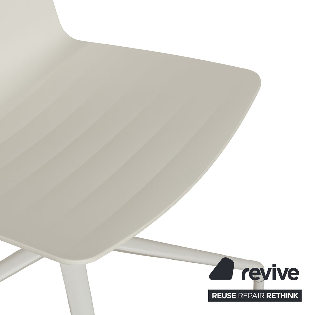 Lot de 6 chaises plastique Andreu World blanc crème fonction manuelle