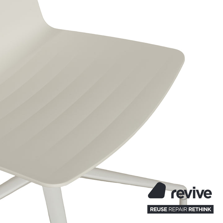 Lot de 6 chaises plastique Andreu World blanc crème fonction manuelle