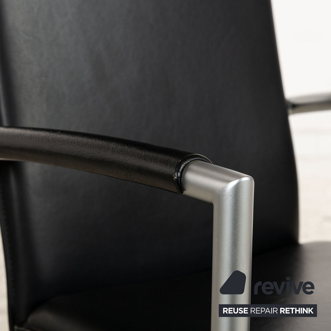 Lot de 6 chaises en cuir noir Ronald Schmitt
