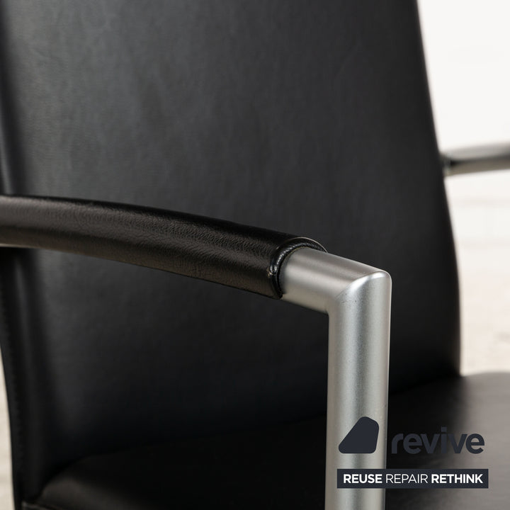Lot de 6 chaises en cuir noir Ronald Schmitt