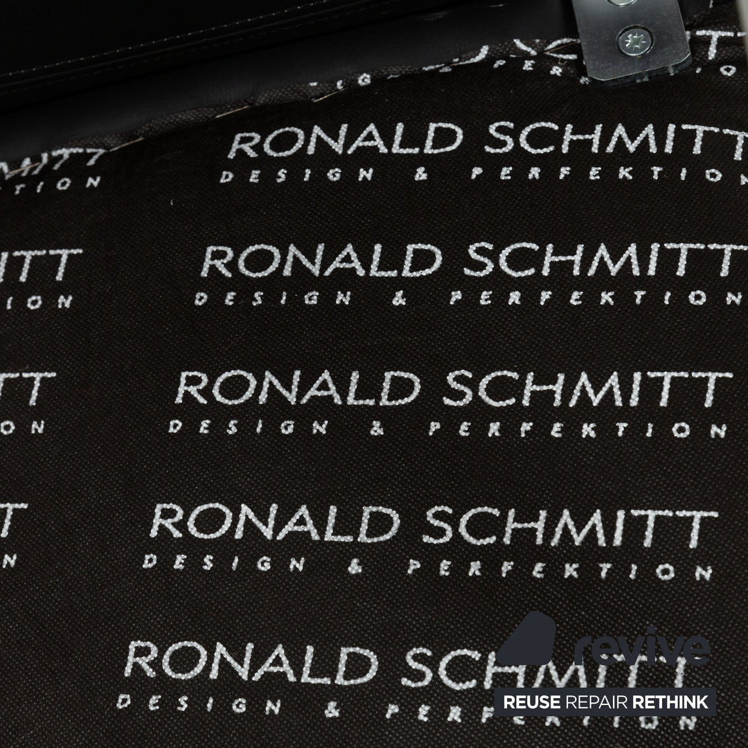 Lot de 6 chaises en cuir noir Ronald Schmitt