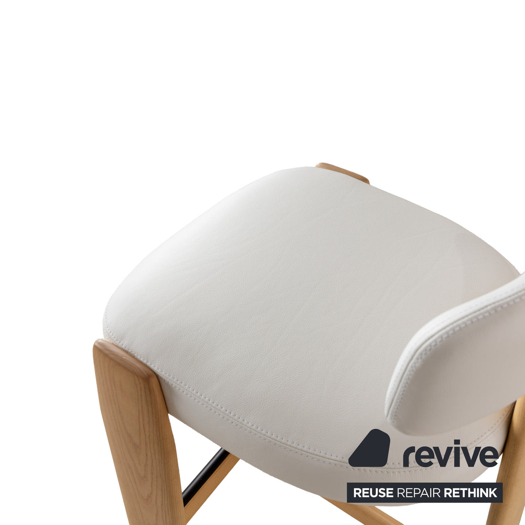 Andreu World Oru Leder Holz Stuhl Weiß Braun Hocker Barhocker