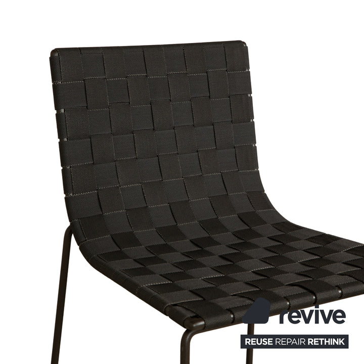 Tabouret en métal Andreu World Trenza, gris foncé, anthracite, osier marron