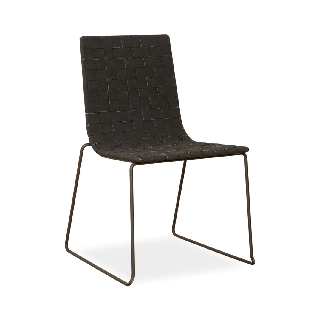 Chaise en métal Andreu World Trenza, gris foncé, anthracite, osier marron