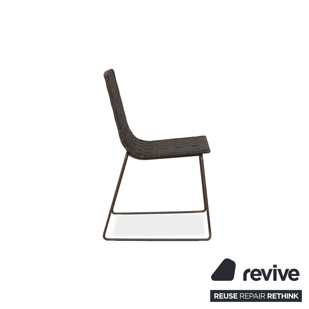 Chaise en métal Andreu World Trenza, gris foncé/marron