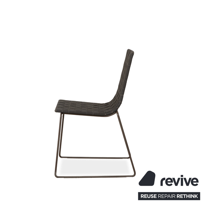 Chaise en métal Andreu World Trenza, gris foncé/marron