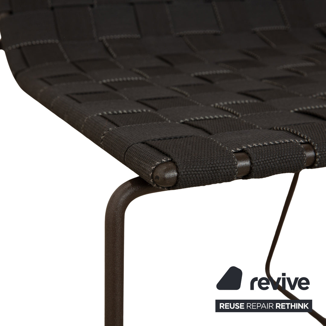 Chaise en métal Andreu World Trenza, gris foncé/marron