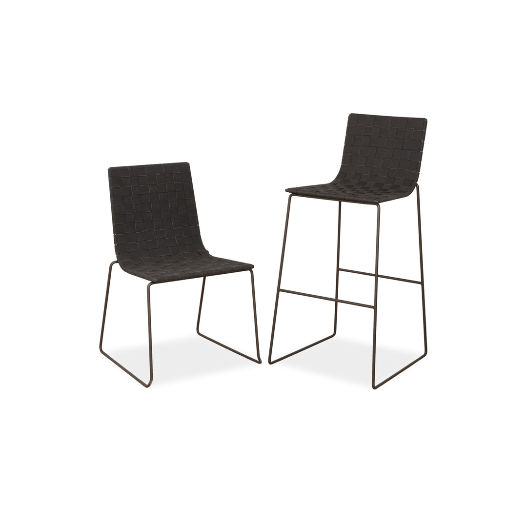 Tabouret Andreu World Trenza en métal gris foncé anthracite et osier marron