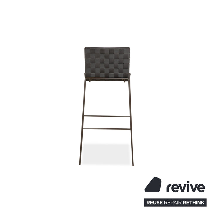 Tabouret Andreu World Trenza en métal gris foncé anthracite et osier marron