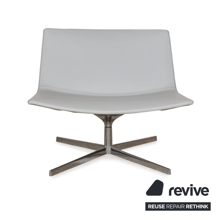 Fauteuil pivotant Arper Catifa 80 en cuir bleu-gris bleu clair