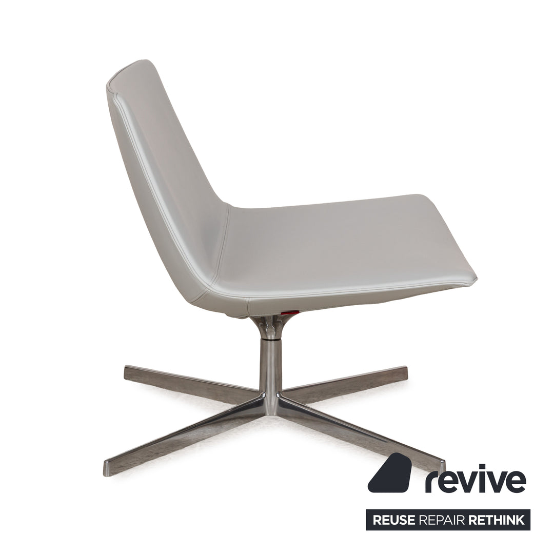 Fauteuil pivotant Arper Catifa 80 en cuir bleu-gris bleu clair