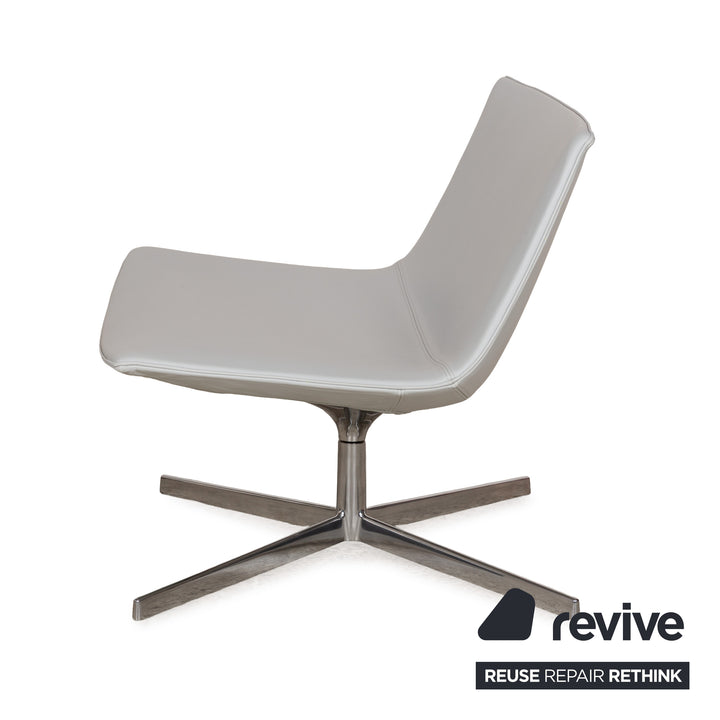 Fauteuil pivotant Arper Catifa 80 en cuir bleu-gris bleu clair