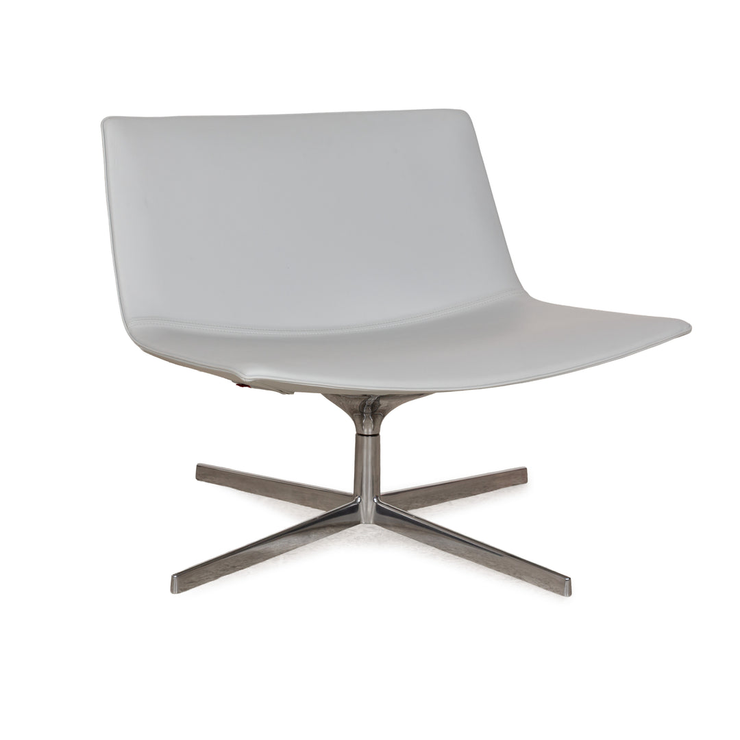 Arper Catifa 80 lederen fauteuil lichtgrijs blauwgrijs draaifunctie