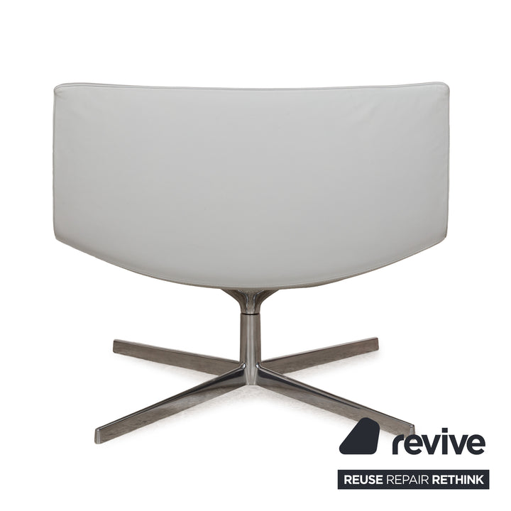 Arper Catifa 80 lederen fauteuil lichtgrijs blauwgrijs draaifunctie
