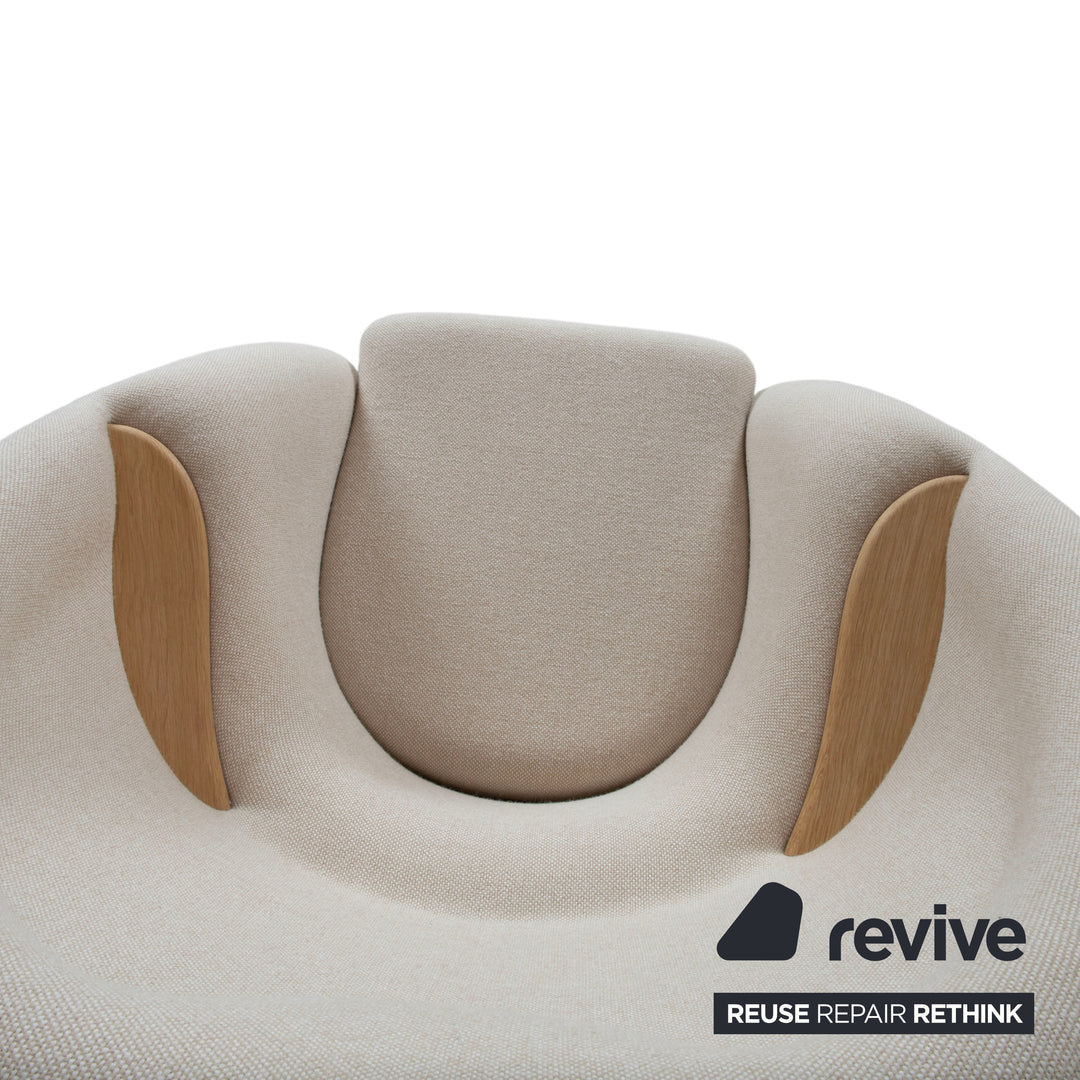 Audo Copenhagen Oda Stoff Sessel Creme Beige Eierschale inkl. Hocker